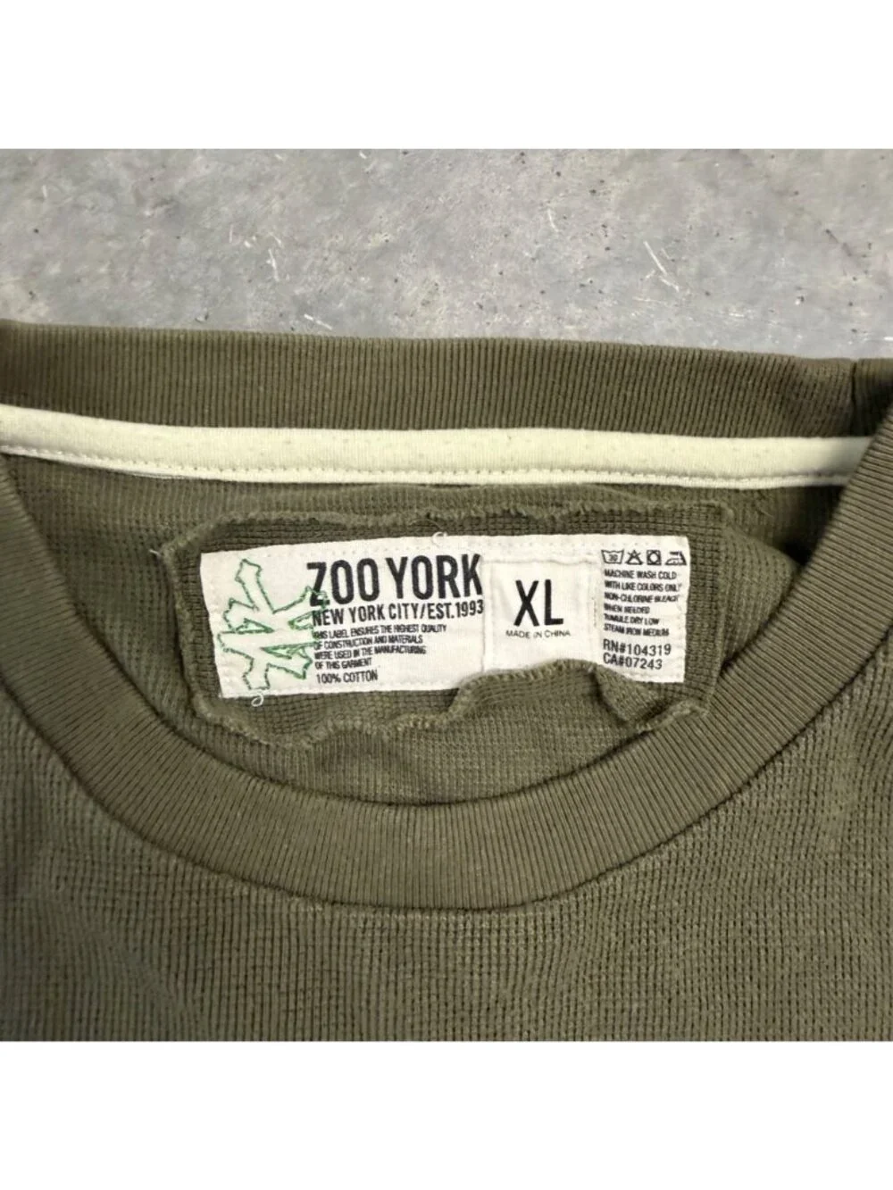 Zoo York crewneck collar